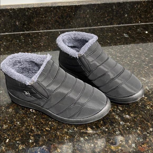 BJ Womens Fashionbanana Black Quilted Ankle Bootie 41/ 10.5 Waterproof Slip-On - Picture 12 of 12